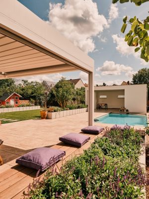 Projekt Bild: Familiengarten mit Pool